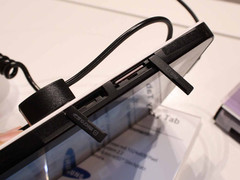 IFA 2010: Schnittstellen am Samsung Galaxy Tab Tablet PC.