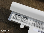 Mit dem 48 Wh Akku kann die Laufzeit bis zu sechs Stunden betragen (WLAN-Surfen).