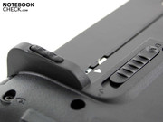 Die großen Füße sorgen für einen sicheren Stand, auch ohne Akku.