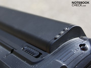 Der Akku steht deutlich über – hält er doch auch 48 Wattstunden bereit.