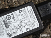 Das Netzteil lädt den Akku binnen zwei Stunden wieder vollständig auf.