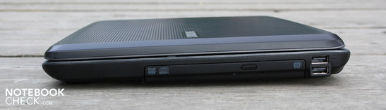Rechte Seite: DVD-Laufwerk. 2xUSB