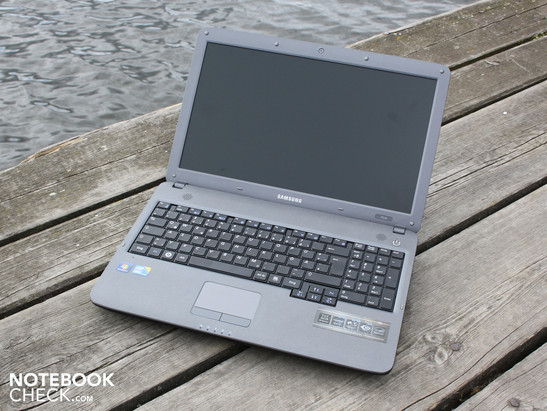 Samsung P530 Pro Pitts: Einfaches Büro-Notebook mit Pluspunkten in Ergonomie, Eingabegeräten und Display.