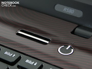 dort der Power-Schalter neben einem Lautsprecher.