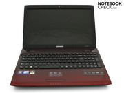 Das breite 16:9 Display hat eine HD-Ready-Auflösung, d.h. 1.366 x 768 Bildpunkte.