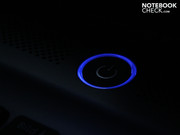 Züchtige Details: Der Power-Button leuchtet mit dezenter Helligkeit.