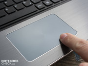 Ein Novum beim Touchpad: Die Tasten befinden sich rechts wie links