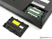 nur eine Öffnung zum Tausch des Arbeitsspeichers (zwei Sockel).