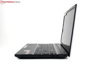 Der 15.6-Zoller hat überraschenderweise ein mattes Display,