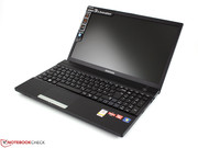 gibt es eine Quadcore-APU nebst zwei Grafik-Kernen.