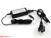 Das für 60 Watt genormte Netzteil wiegt 253 Gramm.