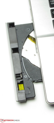 Das Serienmodell hat von Toshiba einen Blu-Ray-Brenner spendiert bekommen.