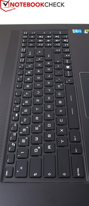 Die Tastatur wird blau beleuchtet.