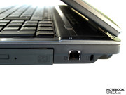 Rechts findet sich sogar ein RJ11 Modemanschluss.