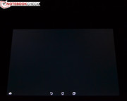 Das bauarttypische IPS-Glühen ist schwach ausgeprägt.