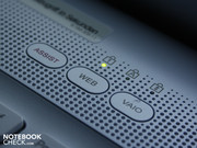 Drei Schnellstart-Tasten sollen die Bedienung erleichtern (System, Internet, Vaio-Tools).