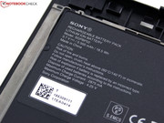Sony verwendet einen normalen Lithium-Ionen-Akku mit 18.5 Wattstunden.