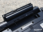 Er wird über ein Gelenk herausgedreht und sitzt daher sehr sicher.