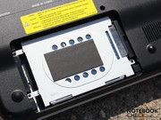 und die 2.5-Zoll SATA-Festplatte.