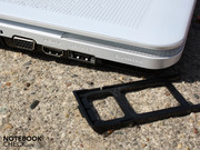 Für einen 14.1-Zoller ist das Vaio EA1S1E anständig mit Anschlüssen bestückt. Im Bild die beiden Kartenleser.