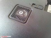 ...samt Sub-Woofer an der Unterseite der Base Unit.