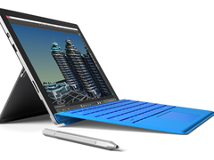 Das Surface Pro 4 hat einen etwas größeren Bildschirm, ist dünner und leistungsfähiger als der Vorgänger (Bild: Microsoft)