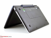 Die Docking-Base besteht aus stabilen Kunststoff.