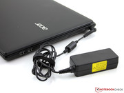 Das handliche Netzteil liefert 40 Watt.