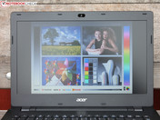 Frontalansicht bei 238 cd/m² (Mitte)