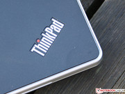 Damit sind der Deckel und die Handauflage bestückt.