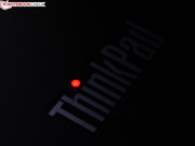 Status LEDs gibt es im i-Punkt des ThinkPad Emblems (On/Off, Standby),