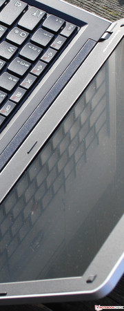 Lenovo ThinkPad Edge 13 Black Smooth: Aber leider drosselt es im Akkubetrieb die Helligkeit.