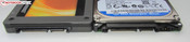 Links unsere SSD, rechts die verbaute Festplatte.