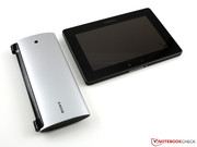 Gefaltet ist das Tablet P kleiner als der 7-Zoller BlackBerry PlayBook.