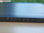 An der Oberseite der Tableteinheit befinden sich einige Knöpfe.