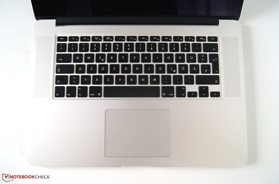 Altbekanntes Arbeitsumfeld mit gewohnt hoher Qualität: Tastatur und Touchpad