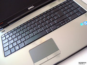 ...eine hochwertige Tastatur in Kombination mit einem Multi Gesture Touchpad,...