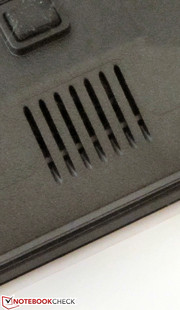 Die Stereolautsprecher sitzen auf der Geräteunterseite.