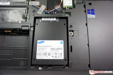 Unsere Samsung 830 (64 GB) passt jedenfalls...