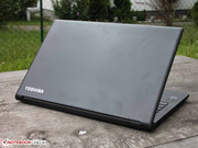 ... meist nur durch einen matten Bildschirm und durch ein paar aufgespielte Business-Tools.