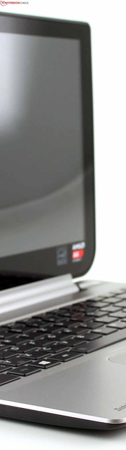 Satellite W30Dt-A-100: Die kleine AMD APU in Kombination mit einer langsamen Festplatte sollte aber besser nicht von leistungszerrender Software überfordert werden. Wirklich zukunftstauglich ist der Nutzer mit der Konfiguration nicht.