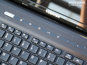 Die Touch-Tasten der Mediensteuerung lassen uns schnell die Lautstärke regulieren oder das WLAN abschalten.