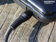 Der Stecker ist leider nicht gewinkelt.