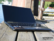 Das wuchtige Gehäuse macht aus seiner Kunststoff-Beschaffenheit keinen Hehl.