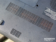 und große Öffnungen zum Aufnehmen kühlender Luft.