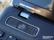 Ungewöhnlich ausgewogen klingen die harman/kardon Stereo-Lautsprecher über der Eingabe.