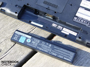 Hier finden wir den entnehmbaren 48Wh-Akku