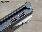 Die Anschlüsse bieten rechts nur zwei USB 2.0 Ports,