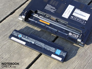 Die Kapazität von 57 Wh (5.300 mAh) ist recht hoch.