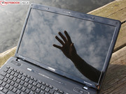 Das Glare-Type Panel hat leider nur einen schlechten Kontrast.